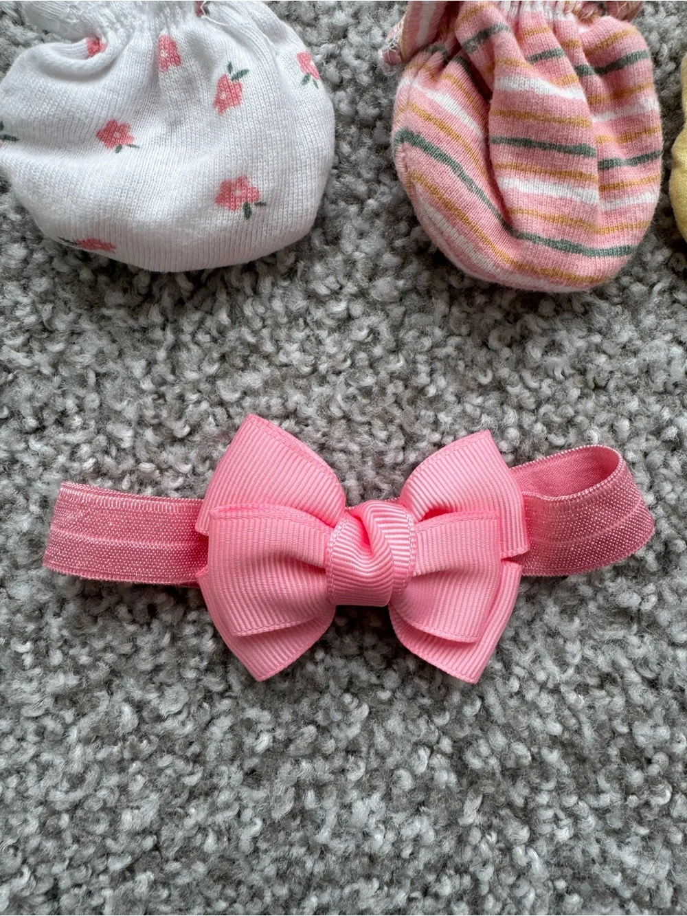 ✨Preemie Baby No-Scratch Hand-Mitts and Bow✨